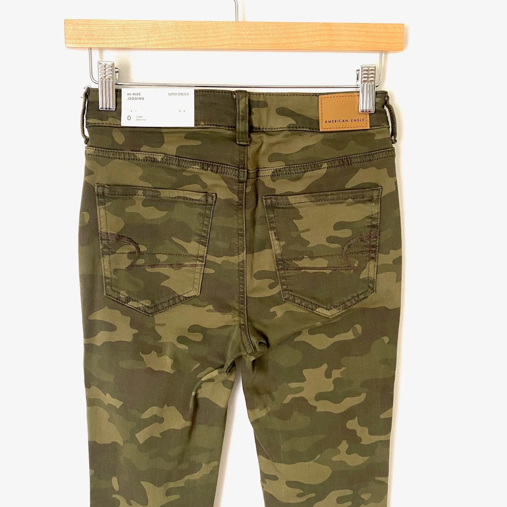 American Eagle Camo Hi Rise Jegging Pants NWT- Size 0 (Inseam 26”)